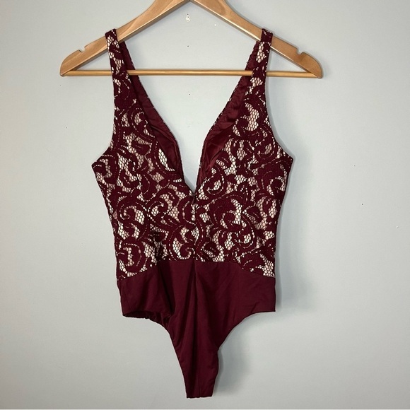 Bardot Julia Deep V Neck Lace Bordeaux Red Sleeveless Bodysuit Size 4 NWT - Picture 13 of 16